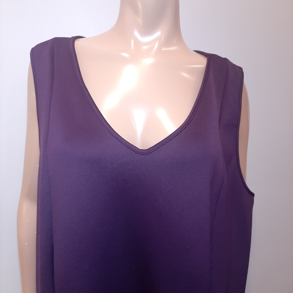 ❌SOLD❌MBLM Sleeveless Scuba Top Vneck Zippered Hem Accent Dressy - Picture 3 of 11
